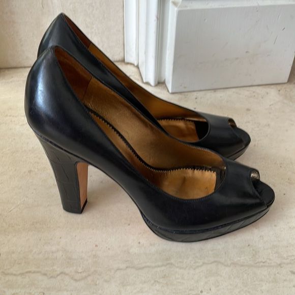 Imagine Vince Camuto Verinas Alligator Peep Toe Pumps - Picture 4 of 8